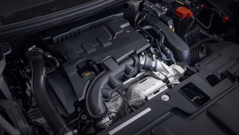 Động cơ 1.6L Turbo mạnh mẽ, hộp số tự động 6 cấp